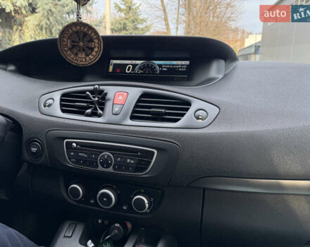 Рено Гранд Сценік 2010 у Полтаві на Automoto.ua Чорний Рено Гранд Сценік, об'ємом двигуна 1.6 л та пробігом 251 тис. км за 7500 $, фото 24 на Automoto.ua