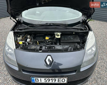 Черный Рено Гранд Сценик, объемом двигателя 1.6 л и пробегом 174 тыс. км за 7450 $, фото 43 на Automoto.ua