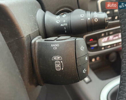 Черный Рено Гранд Сценик, объемом двигателя 1.6 л и пробегом 213 тыс. км за 8250 $, фото 29 на Automoto.ua