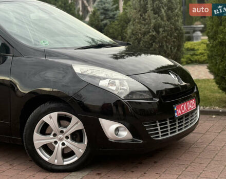 Черный Рено Гранд Сценик, объемом двигателя 1.6 л и пробегом 213 тыс. км за 8250 $, фото 4 на Automoto.ua