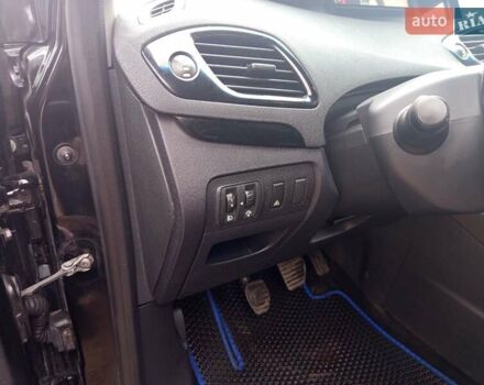 Черный Рено Гранд Сценик, объемом двигателя 1.9 л и пробегом 275 тыс. км за 7400 $, фото 19 на Automoto.ua