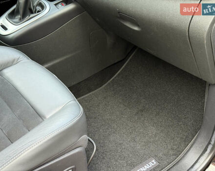 Черный Рено Гранд Сценик, объемом двигателя 2.01 л и пробегом 216 тыс. км за 9800 $, фото 97 на Automoto.ua