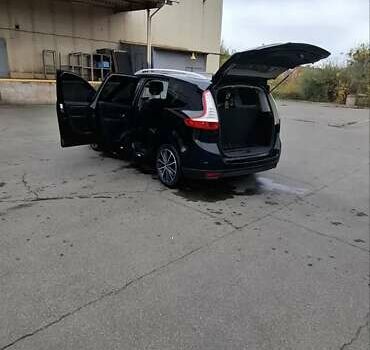 Черный Рено Гранд Сценик, объемом двигателя 1.46 л и пробегом 245 тыс. км за 8500 $, фото 3 на Automoto.ua