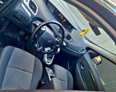 Черный Рено Гранд Сценик, объемом двигателя 1.5 л и пробегом 215 тыс. км за 9000 $, фото 8 на Automoto.ua