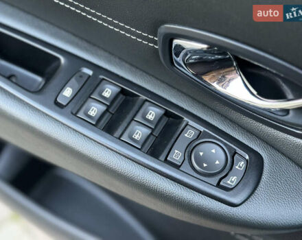 Черный Рено Гранд Сценик, объемом двигателя 1.6 л и пробегом 269 тыс. км за 10500 $, фото 29 на Automoto.ua