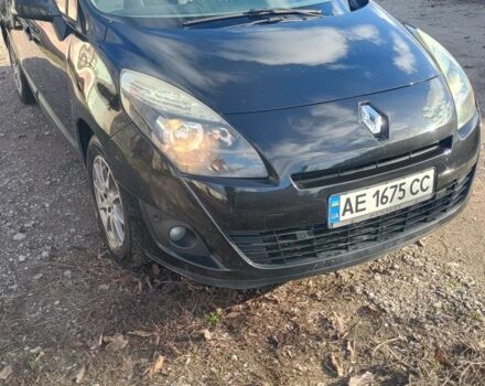 Черный Рено Гранд Сценик, объемом двигателя 2 л и пробегом 257 тыс. км за 8300 $, фото 1 на Automoto.ua