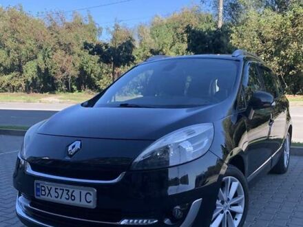 Рено Гранд Сценік 2012 у Хмельницькому на Automoto.ua Чорний Рено Гранд Сценік, об'ємом двигуна 1.6 л та пробігом 264 тис. км за 8600 $, фото 1 на Automoto.ua