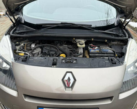 Коричневый Рено Гранд Сценик, объемом двигателя 1.9 л и пробегом 323 тыс. км за 6700 $, фото 1 на Automoto.ua