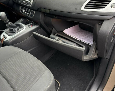 Коричневый Рено Гранд Сценик, объемом двигателя 1.9 л и пробегом 323 тыс. км за 6700 $, фото 18 на Automoto.ua