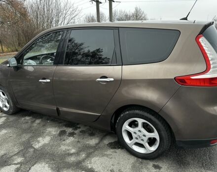 Коричневий Рено Гранд Сценік, об'ємом двигуна 2 л та пробігом 301 тис. км за 6900 $, фото 1 на Automoto.ua