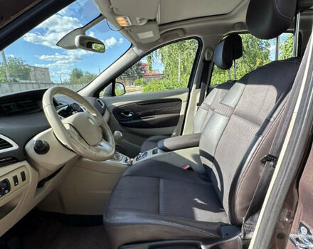 Коричневий Рено Гранд Сценік, об'ємом двигуна 1.5 л та пробігом 237 тис. км за 8300 $, фото 12 на Automoto.ua