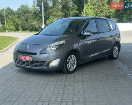 Коричневый Рено Гранд Сценик, объемом двигателя 1.9 л и пробегом 226 тыс. км за 7900 $, фото 1 на Automoto.ua