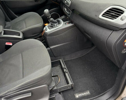 Коричневый Рено Гранд Сценик, объемом двигателя 1.9 л и пробегом 323 тыс. км за 6700 $, фото 20 на Automoto.ua