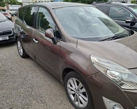 Коричневий Рено Гранд Сценік, об'ємом двигуна 2 л та пробігом 240 тис. км за 6700 $, фото 3 на Automoto.ua