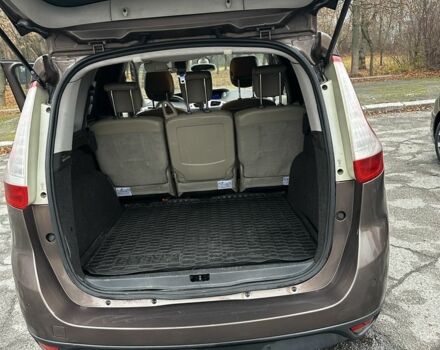 Коричневий Рено Гранд Сценік, об'ємом двигуна 2 л та пробігом 301 тис. км за 6900 $, фото 5 на Automoto.ua