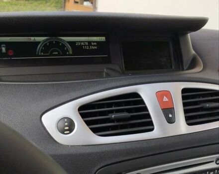 Коричневый Рено Гранд Сценик, объемом двигателя 2 л и пробегом 231 тыс. км за 9300 $, фото 11 на Automoto.ua