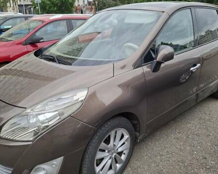 Коричневий Рено Гранд Сценік, об'ємом двигуна 2 л та пробігом 240 тис. км за 6700 $, фото 2 на Automoto.ua