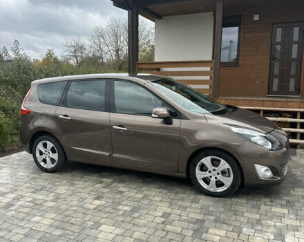 Коричневый Рено Гранд Сценик, объемом двигателя 2 л и пробегом 231 тыс. км за 9300 $, фото 3 на Automoto.ua
