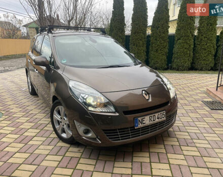 Коричневый Рено Гранд Сценик, объемом двигателя 2 л и пробегом 241 тыс. км за 8600 $, фото 5 на Automoto.ua
