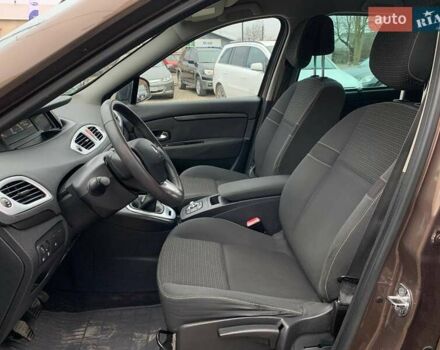 Коричневий Рено Гранд Сценік, об'ємом двигуна 1.87 л та пробігом 332 тис. км за 7499 $, фото 20 на Automoto.ua