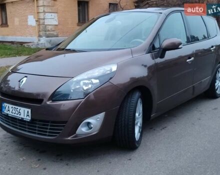 Коричневый Рено Гранд Сценик, объемом двигателя 1.9 л и пробегом 247 тыс. км за 7500 $, фото 1 на Automoto.ua