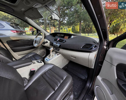 Коричневый Рено Гранд Сценик, объемом двигателя 2 л и пробегом 203 тыс. км за 8000 $, фото 20 на Automoto.ua