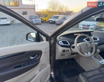 Рено Гранд Сценик 2010 в Звенигородка на Automoto.ua Коричневый Рено Гранд Сценик, объемом двигателя 1.4 л и пробегом 140 тыс. км за 6990 $, фото 43 на Automoto.ua