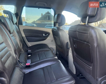 Рено Гранд Сценик 2010 в Звенигородка на Automoto.ua Коричневый Рено Гранд Сценик, объемом двигателя 1.4 л и пробегом 140 тыс. км за 6990 $, фото 33 на Automoto.ua