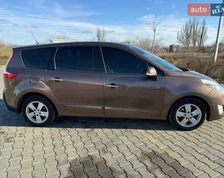 Коричневий Рено Гранд Сценік, об'ємом двигуна 2 л та пробігом 278 тис. км за 7500 $, фото 1 на Automoto.ua