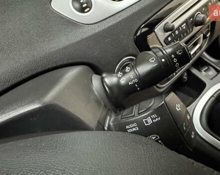 Коричневый Рено Гранд Сценик, объемом двигателя 1.9 л и пробегом 287 тыс. км за 7200 $, фото 20 на Automoto.ua