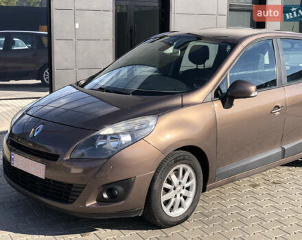 Рено Гранд Сценик 2010 в Киеве на Automoto.ua Коричневый Рено Гранд Сценик, объемом двигателя 1.4 л и пробегом 230 тыс. км за 5500 $, фото 1 на Automoto.ua