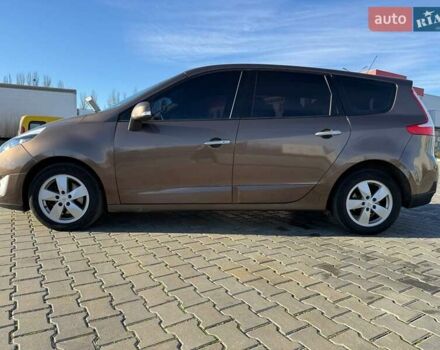 Коричневий Рено Гранд Сценік, об'ємом двигуна 2 л та пробігом 278 тис. км за 7500 $, фото 5 на Automoto.ua