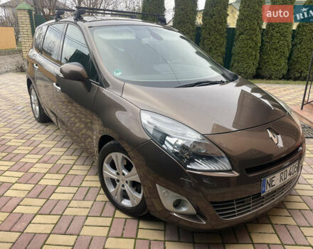 Коричневый Рено Гранд Сценик, объемом двигателя 2 л и пробегом 241 тыс. км за 8600 $, фото 4 на Automoto.ua