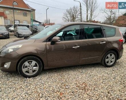 Коричневий Рено Гранд Сценік, об'ємом двигуна 1.87 л та пробігом 332 тис. км за 7499 $, фото 6 на Automoto.ua