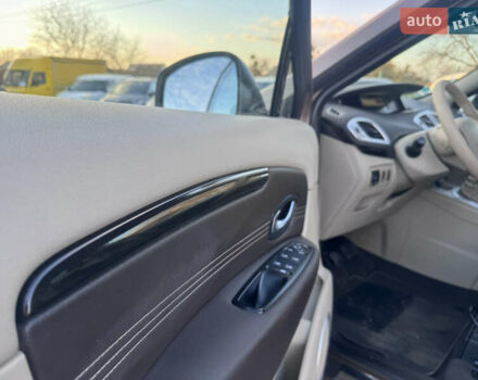 Рено Гранд Сценик 2010 в Звенигородка на Automoto.ua Коричневый Рено Гранд Сценик, объемом двигателя 1.4 л и пробегом 140 тыс. км за 6990 $, фото 44 на Automoto.ua