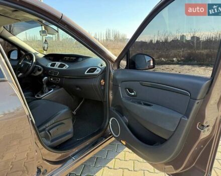 Коричневий Рено Гранд Сценік, об'ємом двигуна 2 л та пробігом 278 тис. км за 7500 $, фото 13 на Automoto.ua