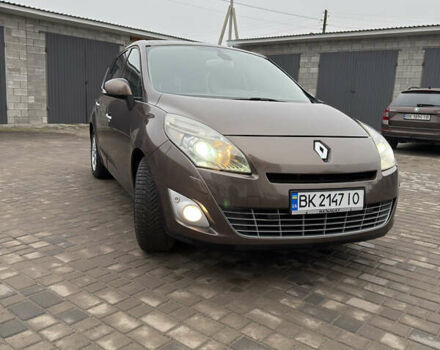 Коричневый Рено Гранд Сценик, объемом двигателя 1.4 л и пробегом 203 тыс. км за 6700 $, фото 1 на Automoto.ua