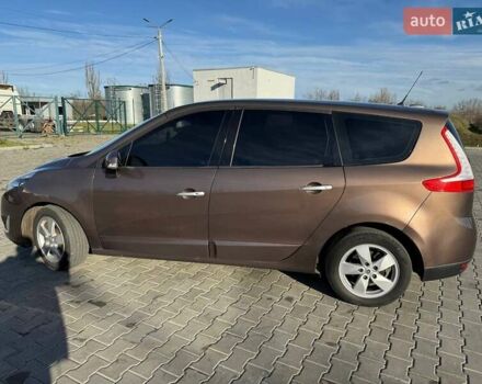 Коричневий Рено Гранд Сценік, об'ємом двигуна 2 л та пробігом 278 тис. км за 7500 $, фото 18 на Automoto.ua