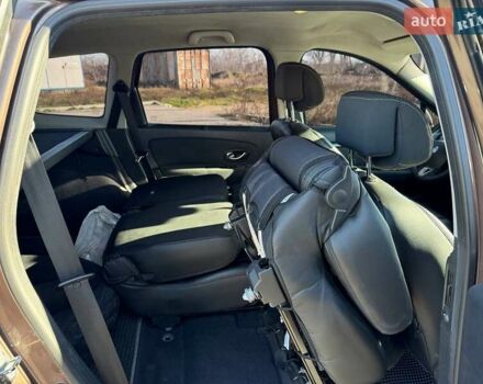 Коричневий Рено Гранд Сценік, об'ємом двигуна 2 л та пробігом 278 тис. км за 7500 $, фото 11 на Automoto.ua