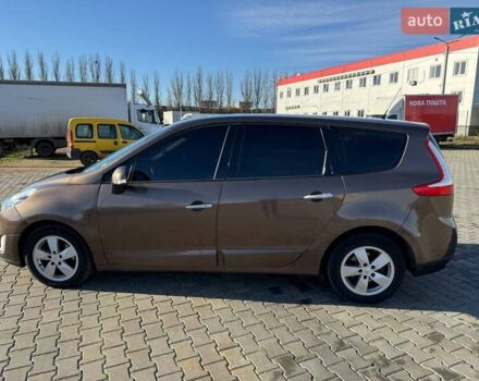 Коричневий Рено Гранд Сценік, об'ємом двигуна 2 л та пробігом 278 тис. км за 7500 $, фото 2 на Automoto.ua