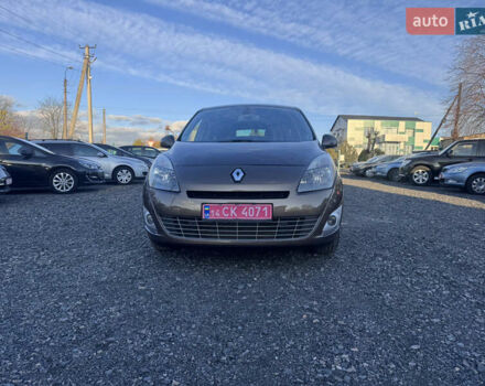 Рено Гранд Сценик 2010 в Звенигородка на Automoto.ua Коричневый Рено Гранд Сценик, объемом двигателя 1.4 л и пробегом 140 тыс. км за 6990 $, фото 3 на Automoto.ua