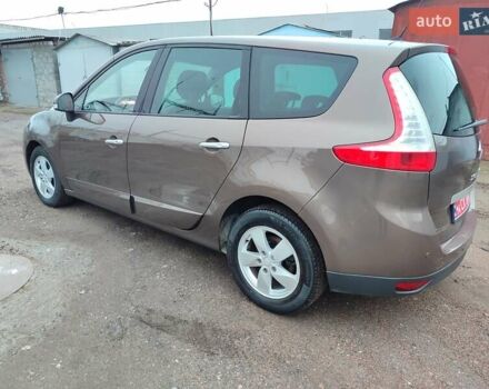 Коричневий Рено Гранд Сценік, об'ємом двигуна 1.5 л та пробігом 260 тис. км за 8450 $, фото 4 на Automoto.ua