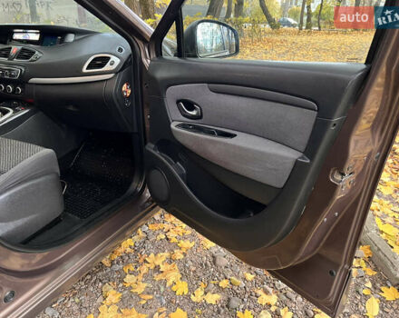 Рено Гранд Сценик 2011 в Черновцах на Automoto.ua Коричневый Рено Гранд Сценик, объемом двигателя 1.5 л и пробегом 325 тыс. км за 6700 $, фото 28 на Automoto.ua