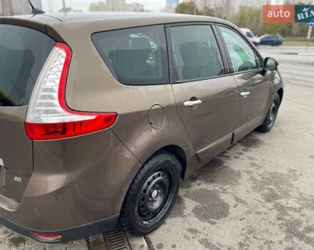 Коричневий Рено Гранд Сценік, об'ємом двигуна 1.6 л та пробігом 216 тис. км за 7000 $, фото 11 на Automoto.ua