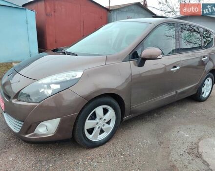 Коричневий Рено Гранд Сценік, об'ємом двигуна 1.5 л та пробігом 260 тис. км за 8450 $, фото 1 на Automoto.ua