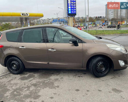 Коричневий Рено Гранд Сценік, об'ємом двигуна 1.6 л та пробігом 216 тис. км за 7000 $, фото 3 на Automoto.ua