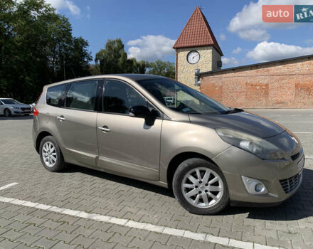 Коричневый Рено Гранд Сценик, объемом двигателя 1.5 л и пробегом 265 тыс. км за 10040 $, фото 2 на Automoto.ua