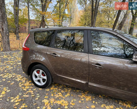 Рено Гранд Сценик 2011 в Черновцах на Automoto.ua Коричневый Рено Гранд Сценик, объемом двигателя 1.5 л и пробегом 325 тыс. км за 6700 $, фото 9 на Automoto.ua