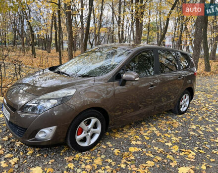 Рено Гранд Сценик 2011 в Черновцах на Automoto.ua Коричневый Рено Гранд Сценик, объемом двигателя 1.5 л и пробегом 325 тыс. км за 6700 $, фото 2 на Automoto.ua