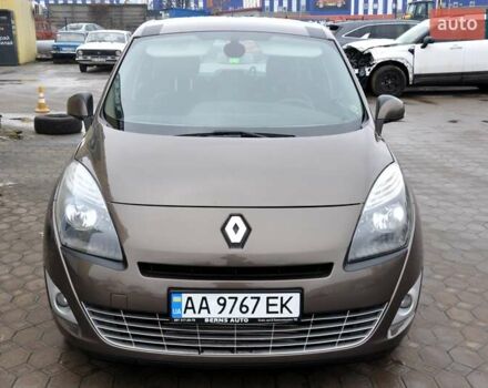 Коричневий Рено Гранд Сценік, об'ємом двигуна 2 л та пробігом 240 тис. км за 7400 $, фото 3 на Automoto.ua
